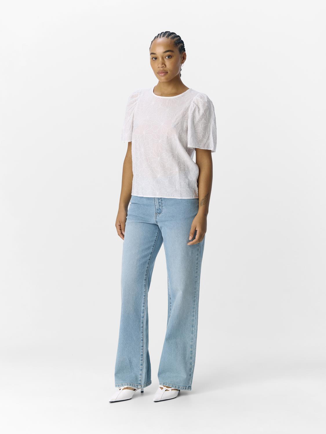 model_shot-front_full